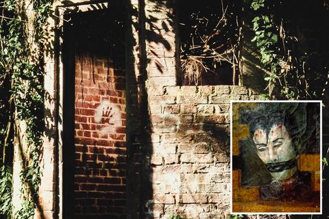 Mauer der Corpsewood-Ruine, Selbstbildnis von Charles Scudder