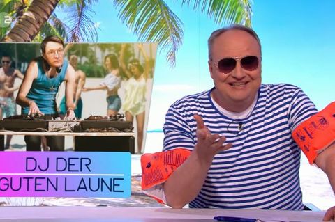 Oliver Welke schwärmt zum Auftakt spottend über den bevorstehenden Super-Sommer - dank Impfungen und niedriger Inzidenzen.