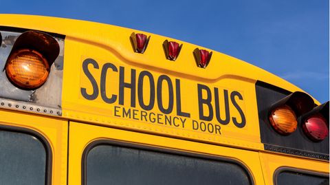 Ein typisch amerikanischer School Bus in gelber Farbe