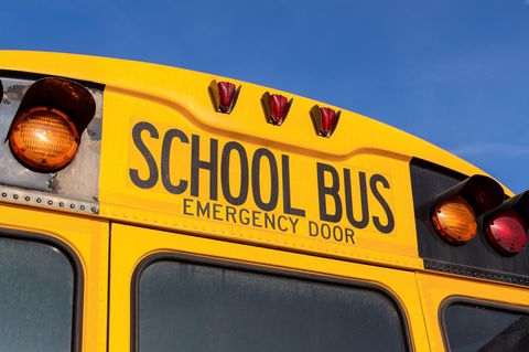 Ein typisch amerikanischer School Bus in gelber Farbe