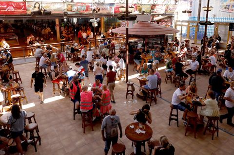 Gäste im Bierkönig auf Mallorca