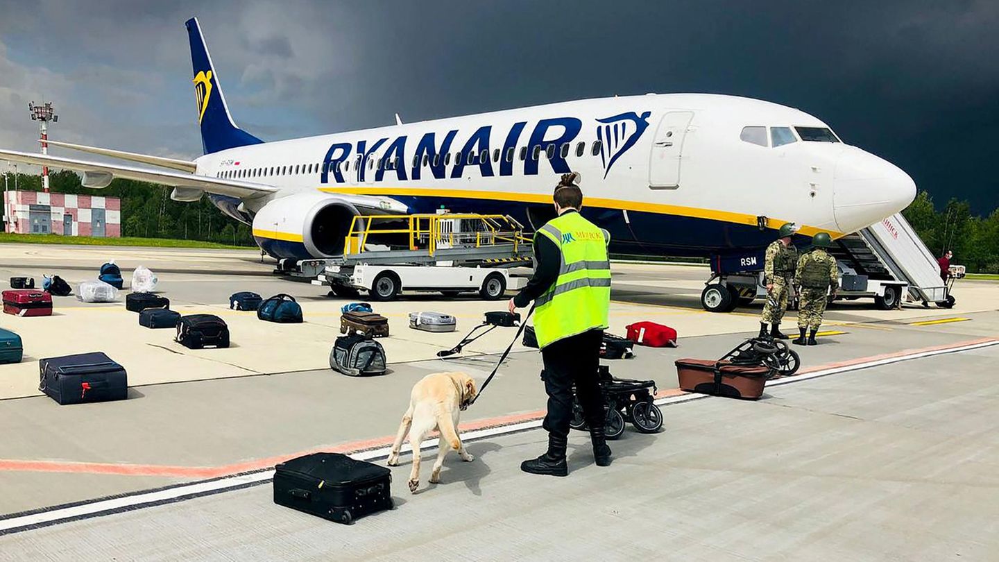 Die Ryanair-Maschine auf dem Flughafen der belarussischen Hauptstadt Minsk