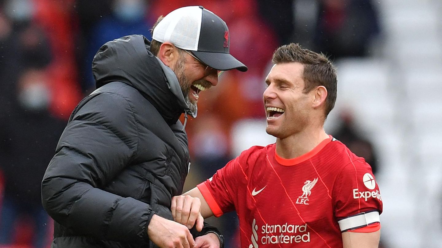 Haben nach einer verkorksten Saison mit einem versöhnlichen Ausgang gut lachen: Jürgen Klopp und Profi James Milner