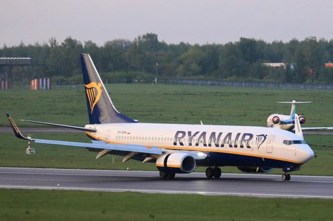 Behörden in der autoritär regierten Republik Belarus haben ein Ryanair-Flugzeug auf dem Weg von Athen nach Vilnius (Litauen) umgeleitet und in der Hauptstadt Minsk zur Landung gezwungen.