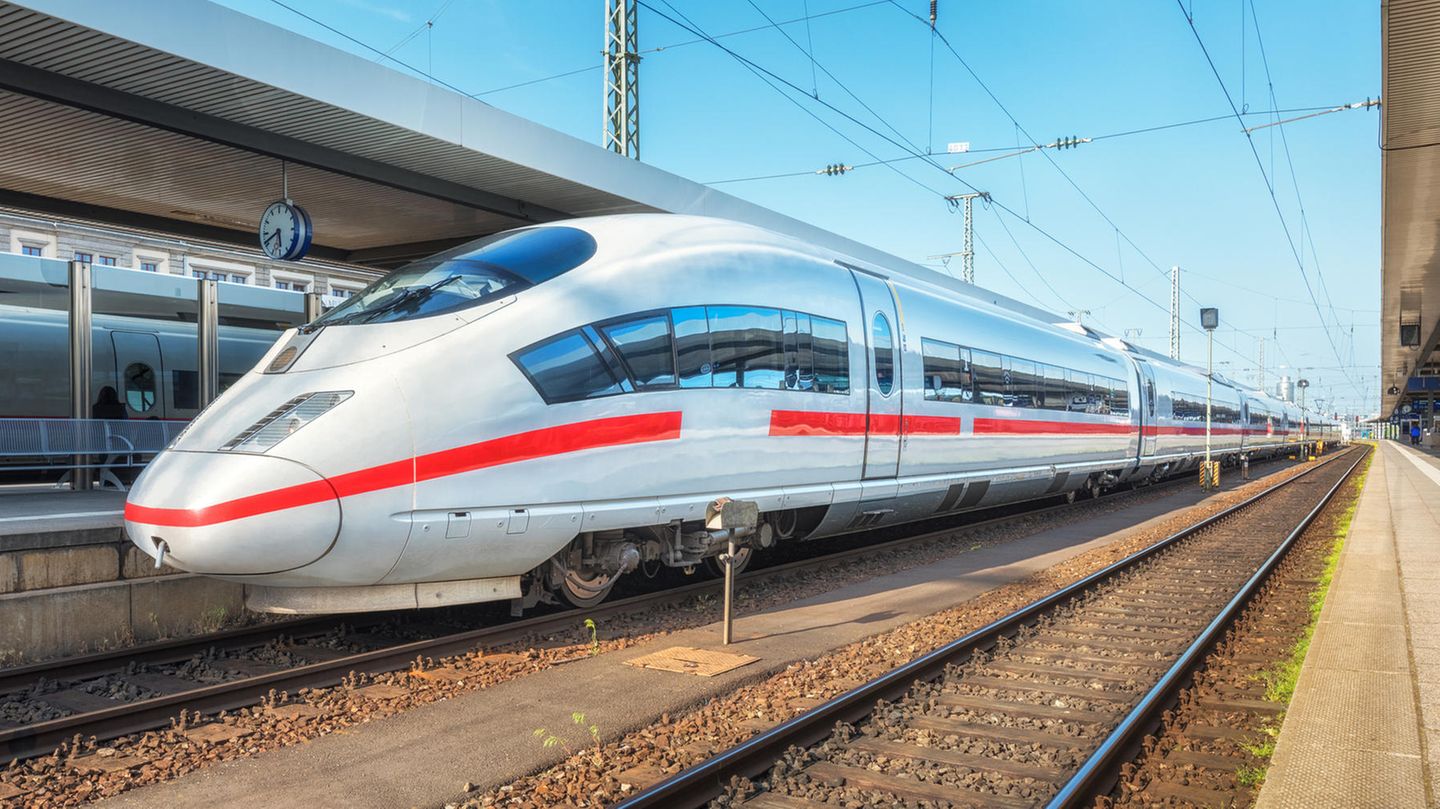 Ein ICE der Deutschen Bahn