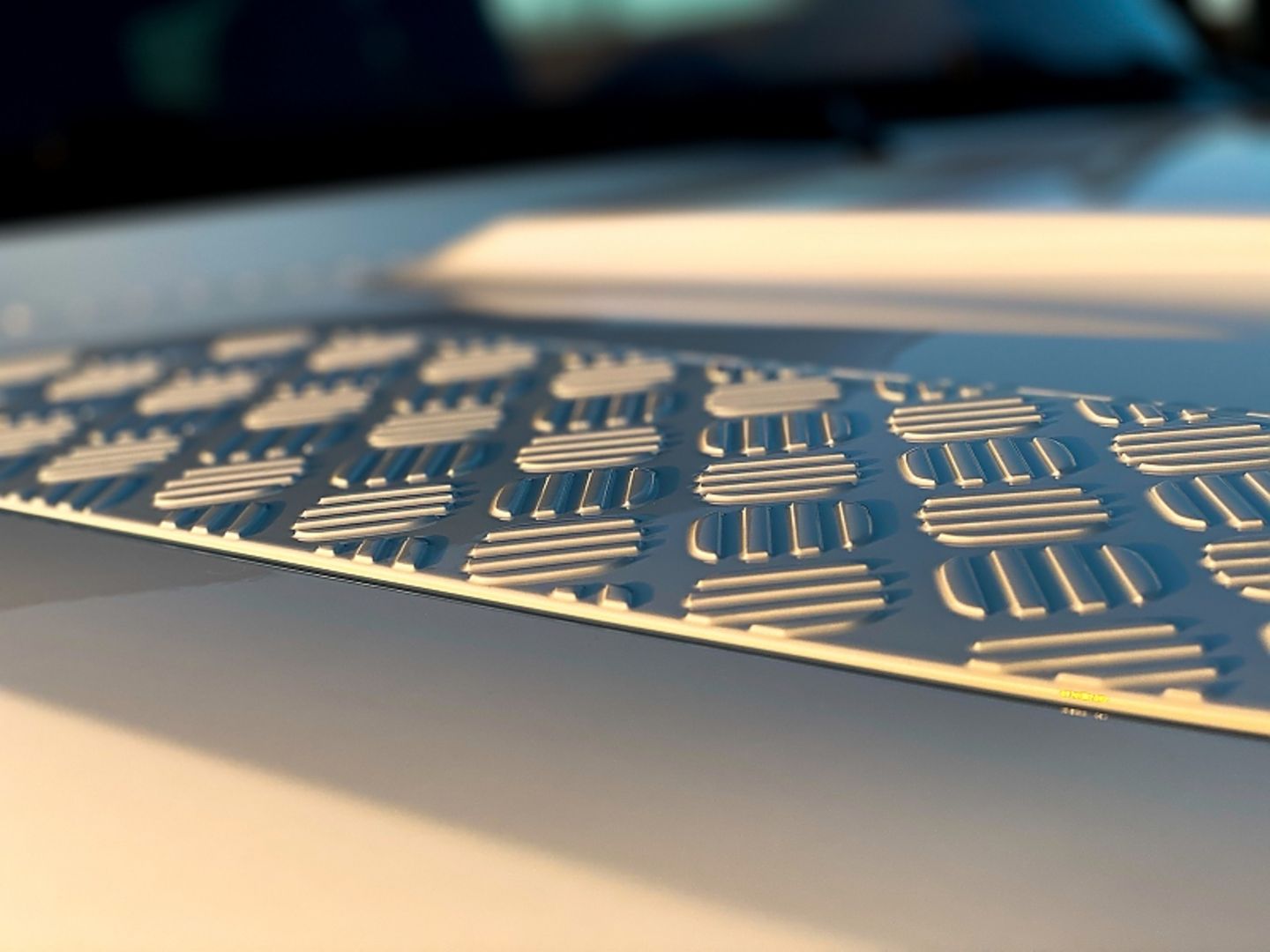 Land Rover Defender 90 P 300 by Startech