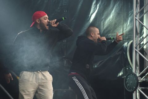 Hip-Hop-Formation K.I.Z. steht bei einem Konzert unter dem Motto "wirsindmehr" in Chemnitz auf der Bühne