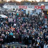 Demonstranten versammeln sich, um die Verurteilung des ehemaligen Polizeibeamten Derek Chauvin