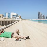 Aufstrebender Ferienort  Ein "aufstrebender Ferienort" ist die freundliche Umschreibung für Großbaustelle. So beschriebene Urlaubsorte sind meist noch etwas unterentwickelt, also oft Fehlanzeige was Bars und Geschäfte, Boutiquen oder eine Strandpromenade angeht.