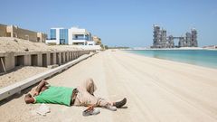 Aufstrebender Ferienort  Ein "aufstrebender Ferienort" ist die freundliche Umschreibung für Großbaustelle. So beschriebene Urlaubsorte sind meist noch etwas unterentwickelt, also oft Fehlanzeige was Bars und Geschäfte, Boutiquen oder eine Strandpromenade angeht.