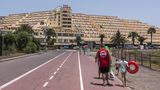 Strandnah  Bedeutet, dass die Unterkunft nicht direkt am Strand gelegen ist. "Strandnah" beinhaltet durchaus eine Strecke von ein bis zwei Kilometern - ein Fußmarsch von fünf bis 15 Minuten sollte daher eingeplant werden.