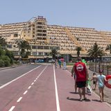 Strandnah  Bedeutet, dass die Unterkunft nicht direkt am Strand gelegen ist. "Strandnah" beinhaltet durchaus eine Strecke von ein bis zwei Kilometern - ein Fußmarsch von fünf bis 15 Minuten sollte daher eingeplant werden.