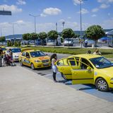 Verkehrsgünstige Lage  Das ist zwar praktisch für die Anreise, dafür ist hier immer mit Lärm zu rechnen. Das Gleiche gilt für die Beschreibung "Hotel in zentraler Lage" - auch dies ist ein Versprechen auf Verkehrslärm. Ebenfalls keine Sicherheit bietet die Unterbringung an einer "belebten Uferstraße". Wer so wohnt, darf mit lautem Verkehr auf der viel befahrenen Straße zwischen Hotel und Wasser rechnen.