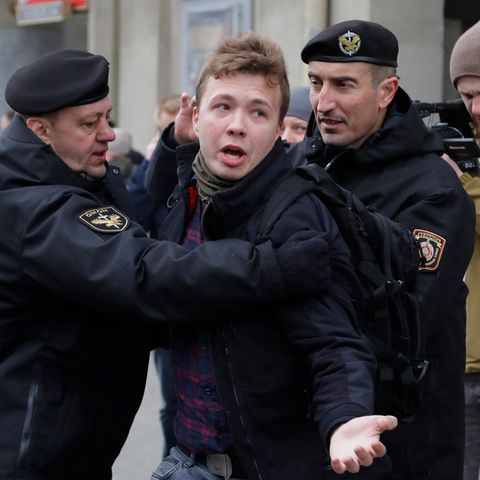 Die weißrussische Polizei verhaftet den Journalisten Roman Protassewitsch