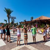 Familiär oder idyllisch  Wer als Ruhesuchender in einem Haus "mit familiärer Atmosphäre" absteigt, muss sich auf Kindergeschrei einrichten. Dagegen bedeutet ein "ruhiger, idyllischer Ort", dass dort absolut nichts los ist.