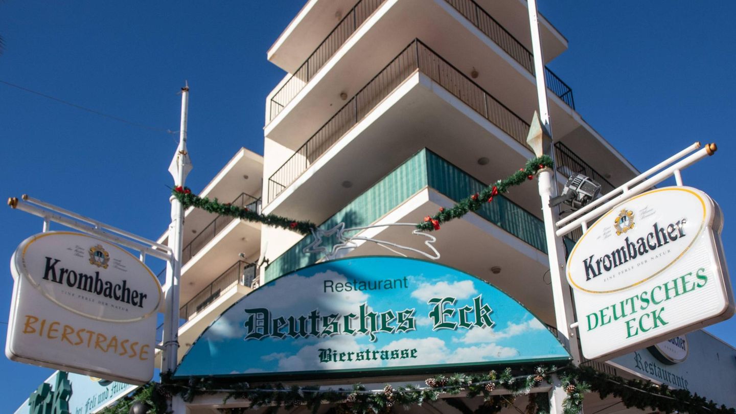 Bei deutschen Gästen beliebt  Laute bierselige Geselligkeit: Freunde von Wienerschnitzel und Currywurst sind hier richtig. Wer landestypisches Ambiente will, sucht sich lieber eine andere Bleibe
