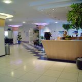 Unaufdringlicher Service  Klingt gut, heißt aber nichts anderes als niemand ist zu sehen, wenn Sie einen Wunsch haben. Noch schlimmer: Zehn Servicekräfte für 500 Gäste.