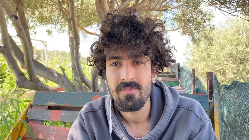 Milad Ebrahimi, 22, beim stern-Interview auf Lesbos Ende April