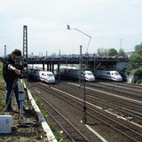 Eröffnung des Hochgeschwindigkeitsverkehrs in Deutschland am 29. Mai 1991: In einer Sternfahrt erreichen mehrere ICE-Züge den neuen Bahnhof von Kassel-Wilhelmshöhe.
