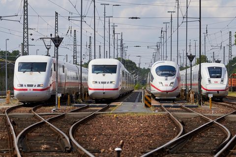 Bild 1 von 21 der Fotostrecke zum Klicken:  Vier ICE-Generationen sind heute im Einsatz. Links der ICE 1 bis rechts zum ICE 4.
