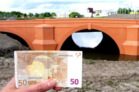 Brücke auf 50-Euro-Schein und in Spijkenisse