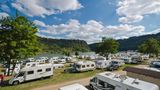 Loreley, Deutschland, Campingplatz Loreleyblick   Die Loreley ragt beeindruckend am Rheinufer bei Urbar und St. Goar empor. Und genau diesen Ausblick können Camper vom Platz Loreleyblick genießen. Direkt am Rheinufer kann man den Wagen abstellen. Auch rund um die Loreley gibt es jede Menge zu entdecken. Auch Mainz und Wiesbaden sind nicht weit entfernt und lohnen sich für eine Tagestour.