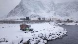 Lofoten, Norwegen, Artic Campers   Camping auf den Lofoten ist ein ganz besonderes Erlebnis. Hier gibt es zahlreiche Campingplätze. Wer nicht selbst mit einem Camper anreist, hat die Möglichkeit, zum Beispiel über die Campervermietung Artic Campers einen Wagen zu mieten. Ob im Winter oder Sommer: Die Lofoten bezaubern mit wunderschöner Landschaft. Und je nach Jahreszeit hat man hier die Möglichkeit vom Camper aus die Polarlichter zu beobachten. Der beste Zeitraum ist von September bis Ende März.