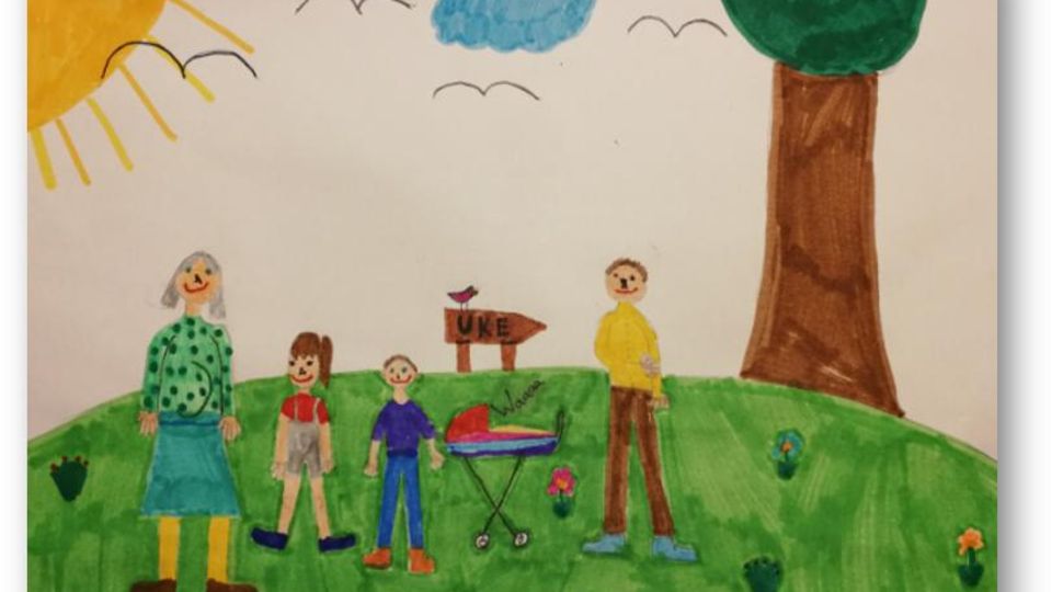 Kinder Therapie Depression Ein Kind zeichnet in der Therapie sich und seine Familie