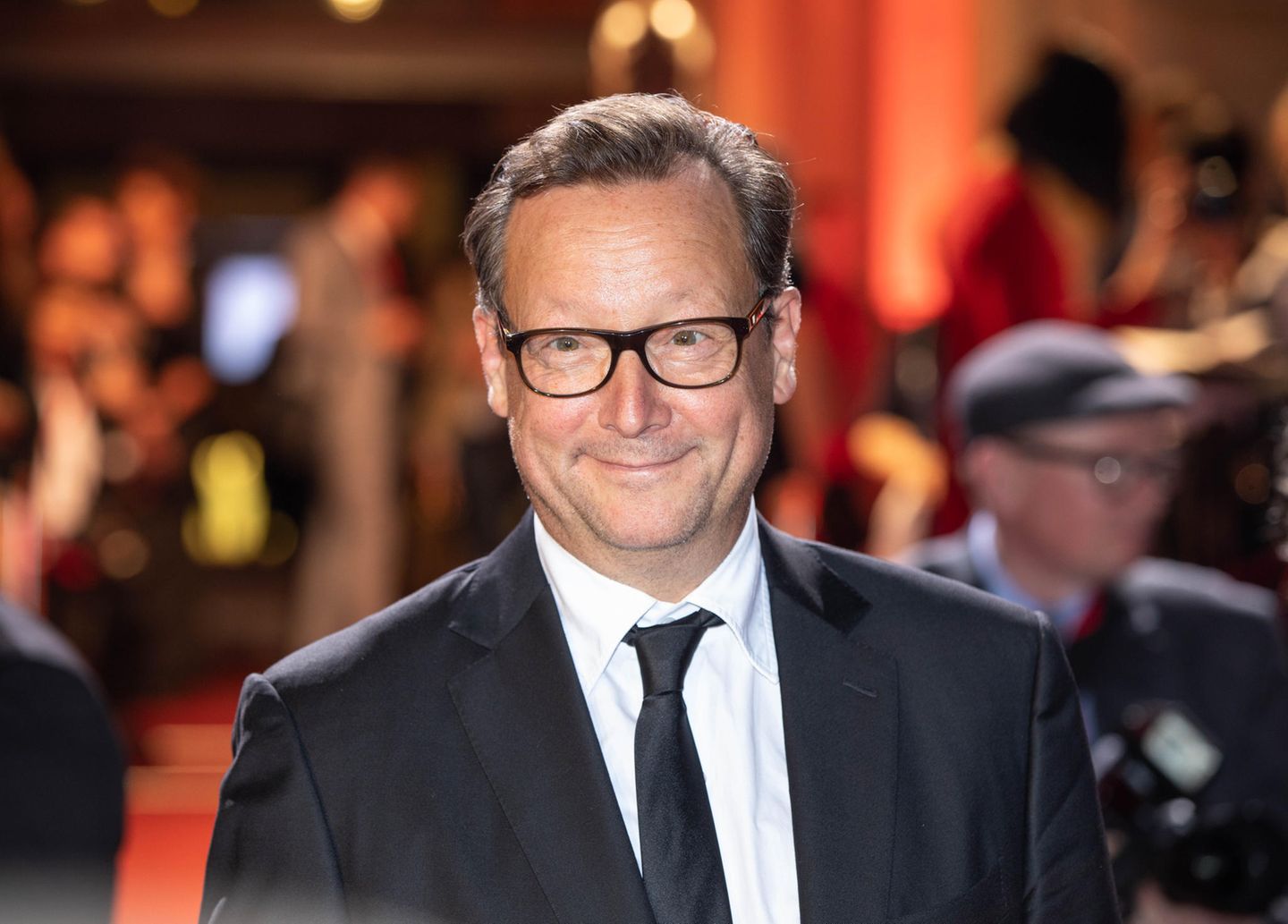 Ebenfalls autobiografisch inspiriert ist "Raumpatrouille", das literarische Debüt von Matthias Brandt. Das Buch erzählt Geschichten aus den 70er Jahren, als sein Vater Willy Brandt die Geschicke des Landes lenkte und er im Kanzlerbungalow in Bonn lebte. Sein zweiter Roman "Blackbird" ist eine frei erfundene Coming-of-Age-Geschichte, die ebenfalls in den 70er Jahren spielt. Beide Bücher bekamen wohlwollende Besprechungen in den Feuilletons und sind empfehlenswert.  Bei Audible sind beide Bücher Matthias Brandts, von ihm selbst eingelesen, erhältlich.