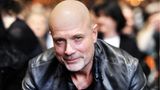 Der auch noch? Wenn sich Schauspieler als Schriftsteller versuchen, sind oftmals Zweifel angebracht, ob da nicht jemand bloß seinen prominenten Namen benutzt, um seine Eitelkeit zu befriedigen. Ein Vorwurf, der bei wenigen so angebracht ist wie bei Christian Berkel. Der 63-Jährige hat mit "Der Apfelbaum" und "Ada" zwei hervorragende Romane veröffentlicht, in denen er seine eigene jüdische Familiengeschichte verarbeitet. Unterhaltsame Literatur, die gleichermaßen auf das Herz und Hirn der Leser zielt.  "Der Apfelbaum" und "Ada", gelesen von Christian Berkel, sind bei Audible erhältlich