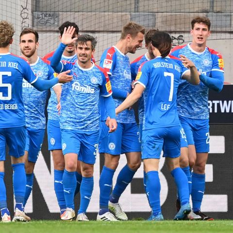 Die Spieler von Holstein Kiel beim Jubel
