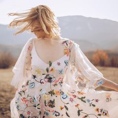 Hippie-Kleider wirken leicht und verspielt — ideal für den Sommer