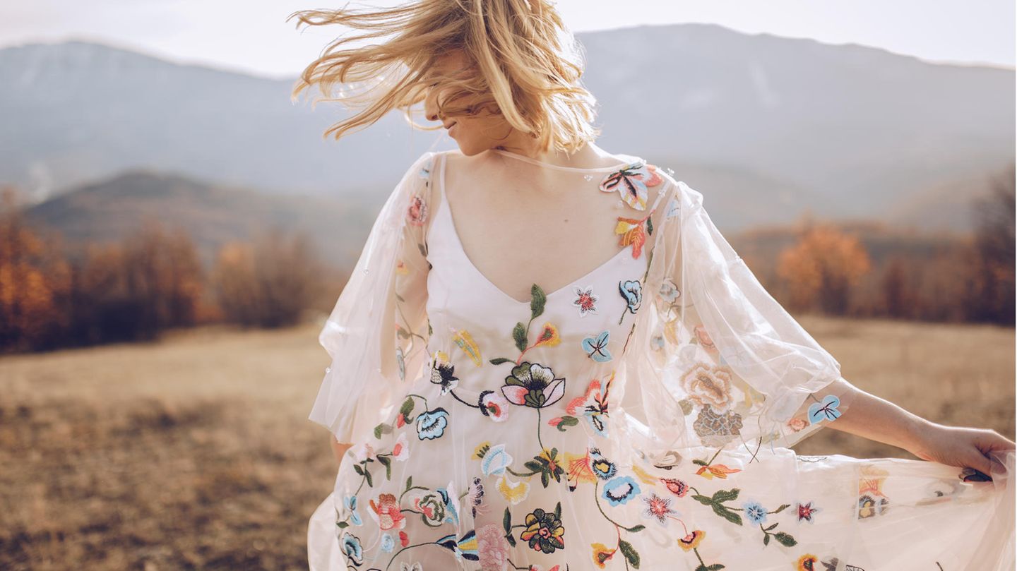 Modetrend: Warum wallende Hippie-Kleider perfekt für den Sommer sind