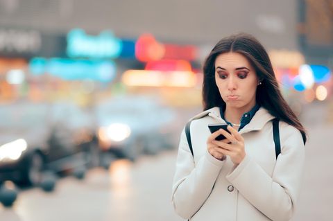 Tinder ermittelt mittels einer künstlichen Intelligenz eine unangemessene Wortwahl und warnt den User, bevor er die Nachricht abschickt