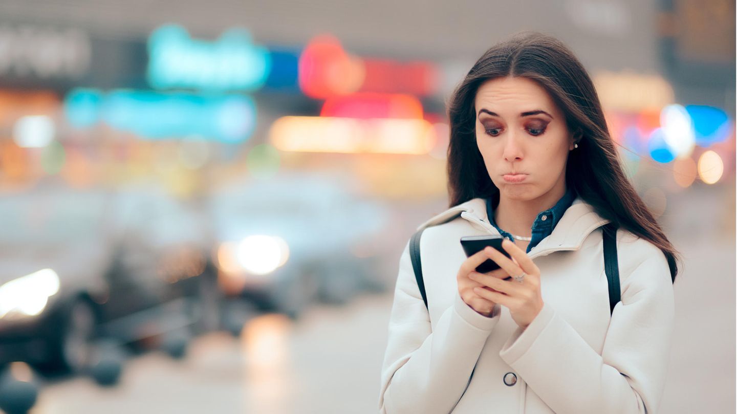 Tinder ermittelt mittels einer künstlichen Intelligenz eine unangemessene Wortwahl und warnt den User, bevor er die Nachricht abschickt