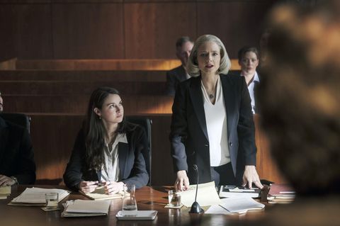 Jodie Foster (rechts) und Shailene Woodley in einer Szene aus "Der Mauretanier"