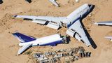 Mojave Air and Space Port  Diese Boeing 747 von United Airlines wurde zerteilt und ausgeschlachtet. Die vier Triebwerke und das Cockpit wurden für den Bau des "Model 351 Stratolaunch" verwendet, ein doppelrumpfiges Flugzeug mit sechs Triebwerken, das als Trägerplattform für Raketen dient.