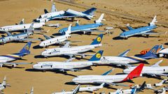 Mojave Air and Space Port  In dem trockenen Wüstenklimas Kaliforniens haben sich ausrangierte Jets aus der ganzen Welt versammelt, darunter Jumbojets von Lufthansa, Thai Airways und ein Exemplar von Qantas im Vordergrund.