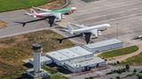 Flughafen Parchim in Mecklenburg-Vorpommern  Ortswechsel nach Europa: Ein chinesischer Investor hatte einst große Pläne mit dem Airport. Der hier abgestellte Airbus A340-600 von China Eastern mit einer Sonderbemalung für die Expo 2010 in Shanghai wurde inzwischen ins spanische Teruel geflogen.
