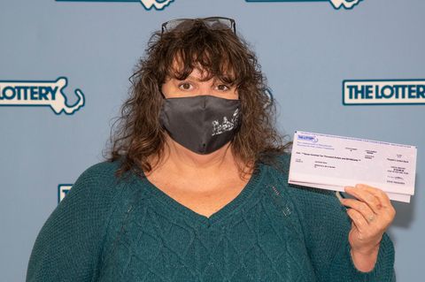 Lea Rose Fiega hatte versehentlich einen Lottoschein im Wert von einer Million Dollar weggeworfen , konnte ihren Gewinn dank der Ehrlichkeit der Besitzer des Geschäfts, in dem sie ihn gekauft hatte, schließlich abholen