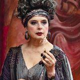 Balbina (Isabella Rosselini) versklavt die falsche Frau in ihrem Puff.