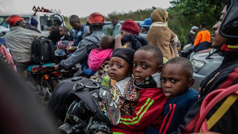 Kinder auf der Flucht aus Goma: Der Gouverneur der Provinz im Osten des Kongos ordnete am Donnerstag eine teilweise Evakuierung der Stadt an