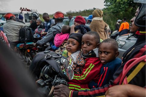 Kinder auf der Flucht aus Goma: Der Gouverneur der Provinz im Osten des Kongos ordnete am Donnerstag eine teilweise Evakuierung der Stadt an
