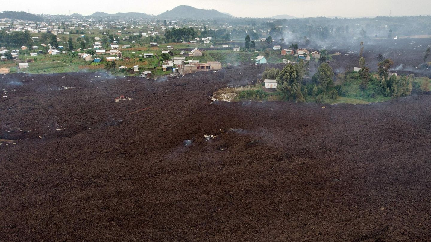 Lavafeld bis an die Dorfgrenze