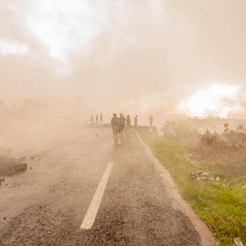 Rauch- und Aschewolken bei Goma