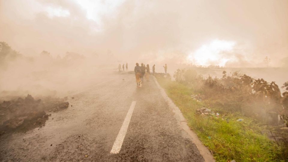 Rauch- und Aschewolken bei Goma