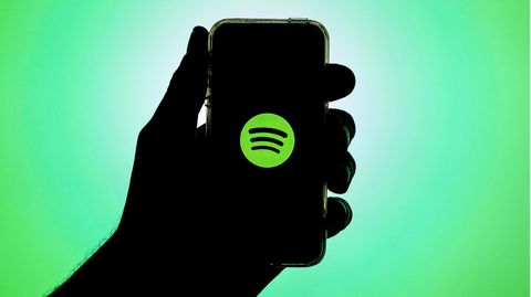 Spotify Logo auf einem Smartphone-Bildschirm