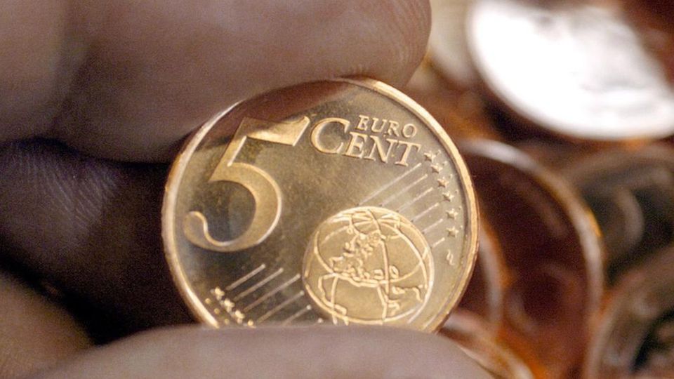 5 Euro Cent Einige 5 Euro Cent Münzen sind ein kleines Vermögen wert.