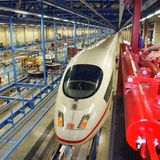 Im ICE-Werk in Dortmund-Spähenfeld: Für die Hochgeschwindigkeitsflotte hat die Bahn an mehreren Standorten eigene Instandhaltungs- und Behandlungshallen gebaut.