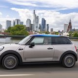 Der Mini Cooper SE MJ 2021 ist bis zu 150 km/h schnell